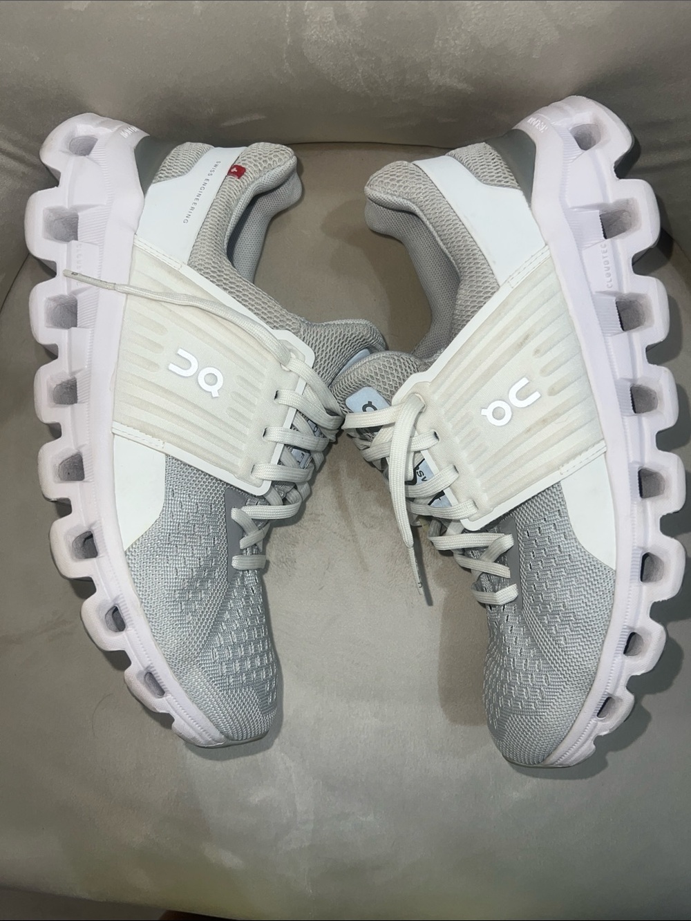 On cloud running shoes - Picture 3 of 6